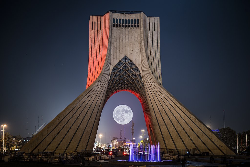 راهکارهایی برای سفر به تهران با بودجه کم